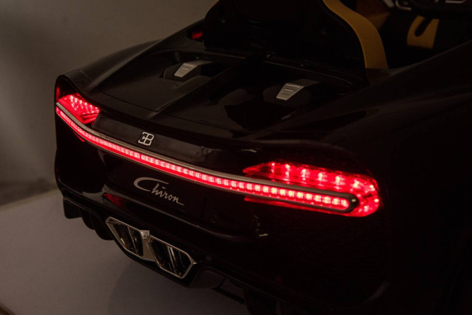 Детский электромобиль Bugatti Chiron (черный лак, 12V) - HL318