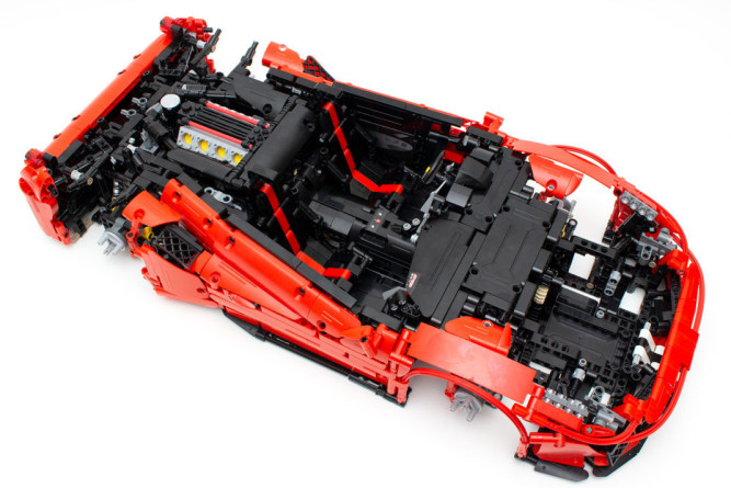 Конструктор CADA Ferrari 488, 3187 деталей - C61043W