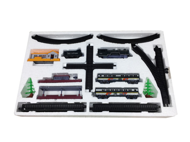 Железная дорога Fenfa &amp;#039;&amp;#039;Классический поезд&amp;#039;&amp;#039; с ж/д станцией (свет, звук, длина пути 4,3 м) - 1638D