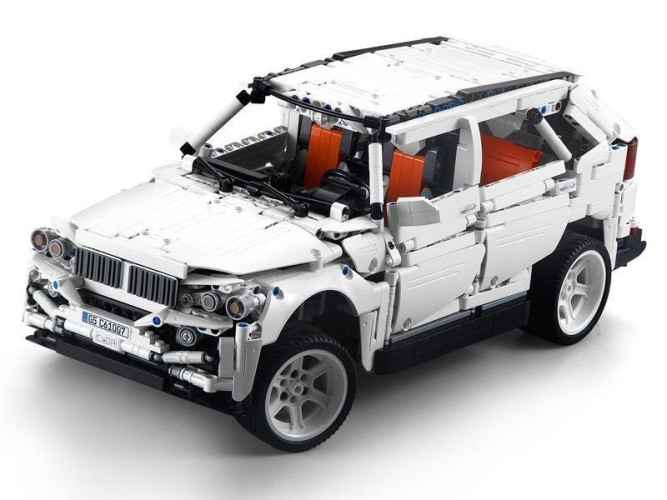 Конструктор CADA deTech внедорожник BMW G5 4WD (2208 деталей) - C61007W