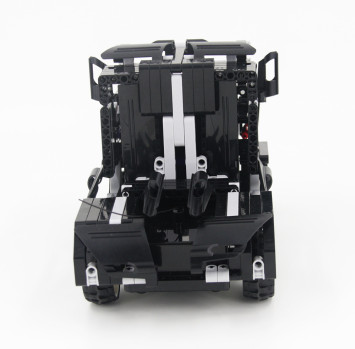 Радиоуправляемый конструктор - грузовик Тягач - 8008