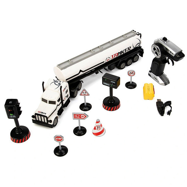 Радиоуправляемый грузовик цистерна и набор дорожных знаков (2WD, акб, 1:16) - GM1936